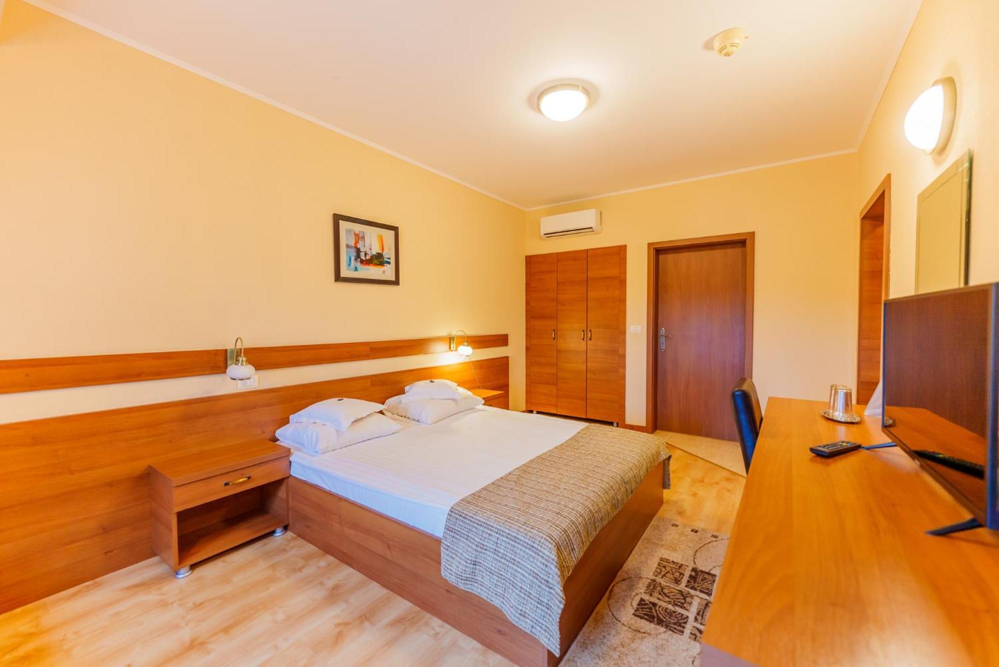 Hotel Crisana אראד מראה חיצוני תמונה