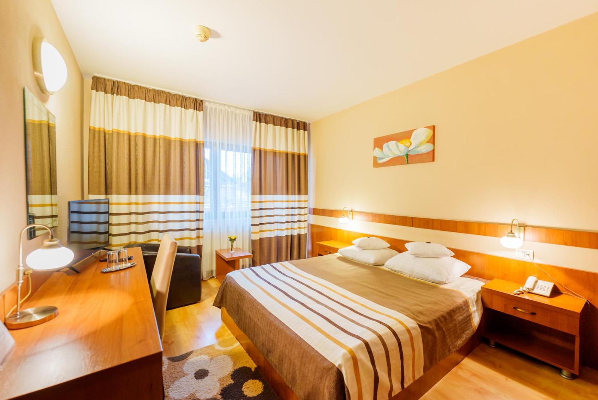 Hotel Crisana אראד מראה חיצוני תמונה